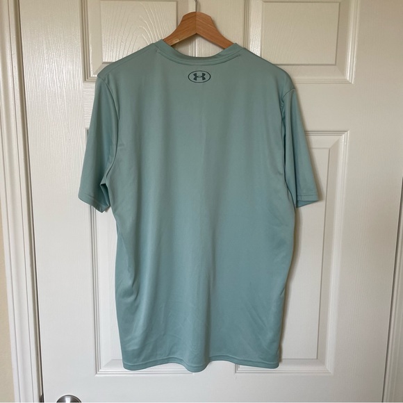 Mens Large Under Armour tshirt vneck - Picture 2 of 4